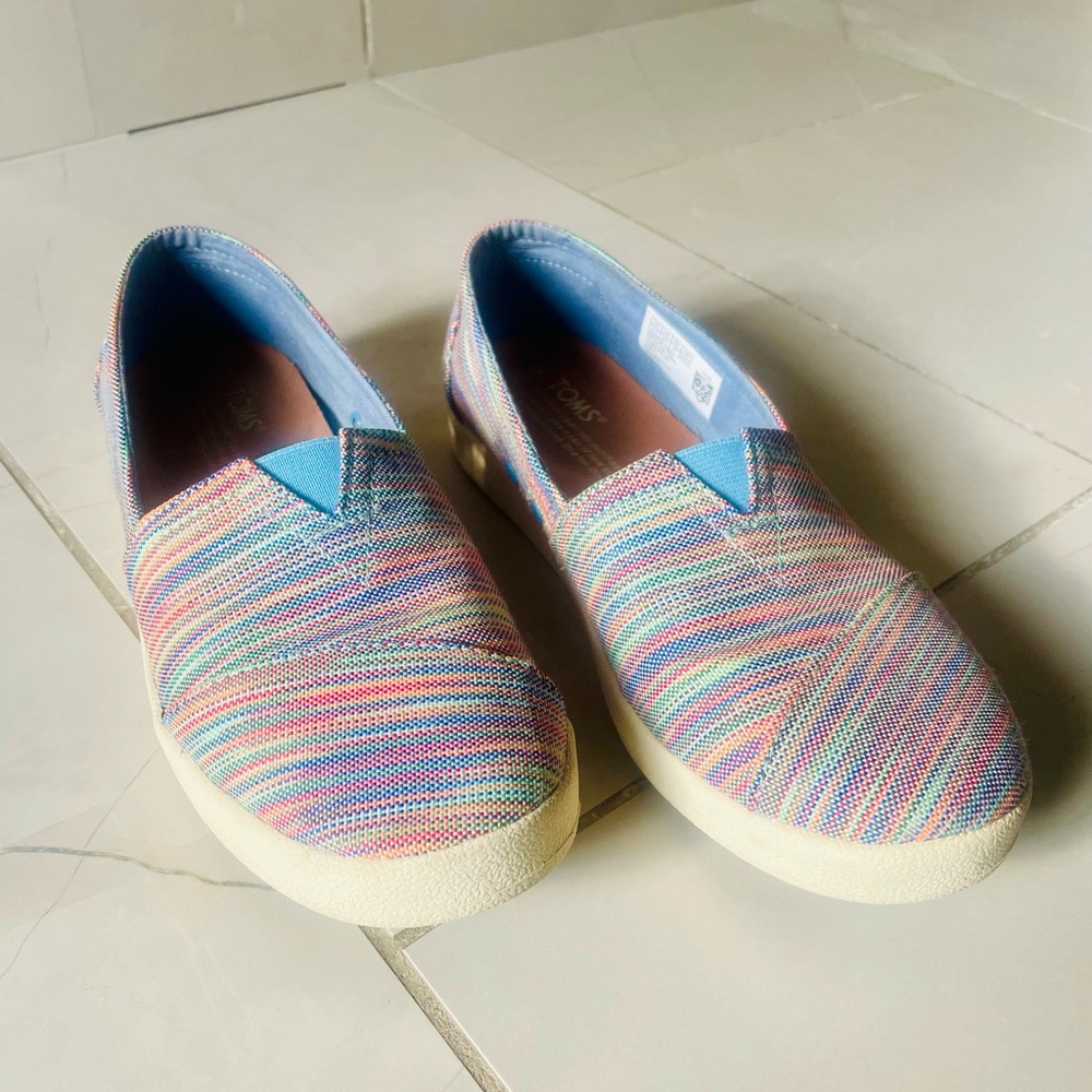 TOMS Avalon Rainbow Slip On W6.5